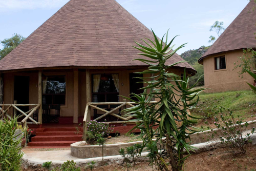 masai mara sopa lodge rondavel.png