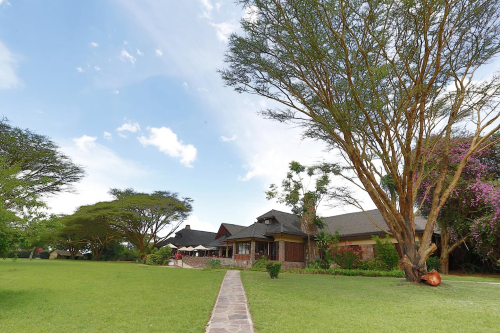 keekorok lodge tuin 2.png