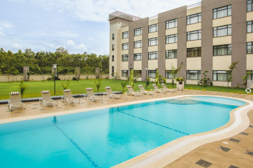 tamarind tree hotel zwembad met ligbedden.png