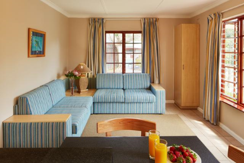 gooderson kynsna chalets woonkamer.png