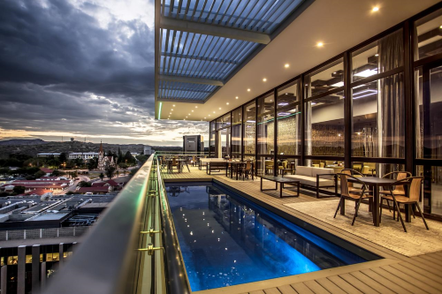 avani windhoek hotel zwembad.png