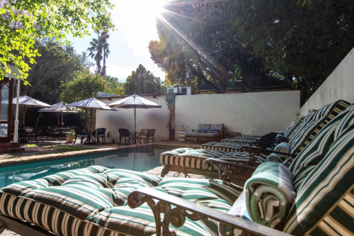 evergreen lodge tuin ligbedden.png