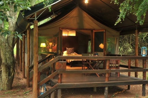 falaza game park tent van buiten.png