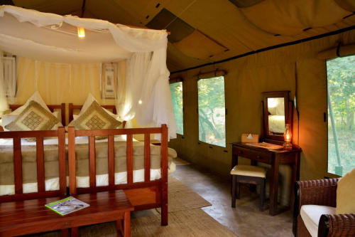 elephant valley lodge tent van binnen.png