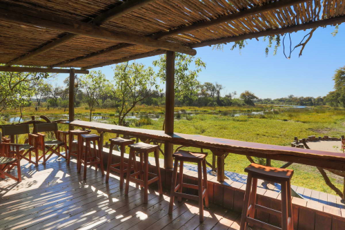 saguni safari lodge zitten buiten.png