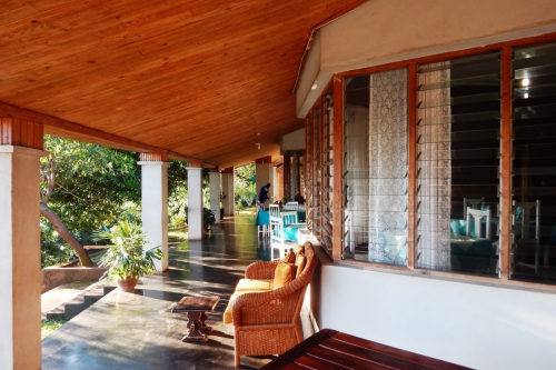 kara o mula country lodge patio.png
