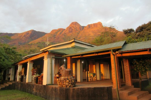 kara o mula country lodge buitenkant.png