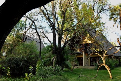 victoria falls waterfront chalets.png