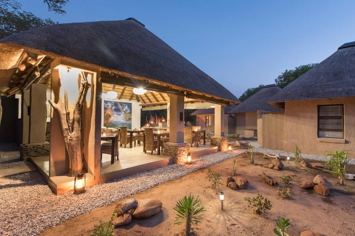Bushbaby River Lodge buitenkant 001.webp