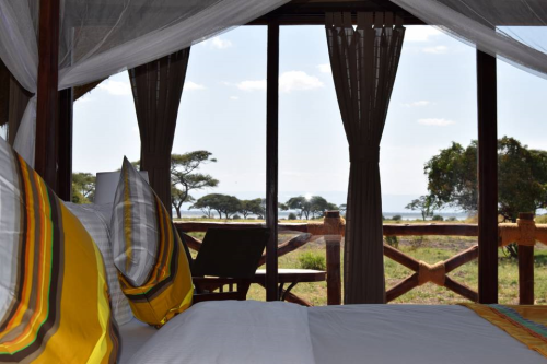 tarangire simba lodge tent van binnen.png