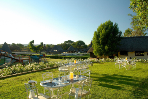 midgard country estate buiten eten.png