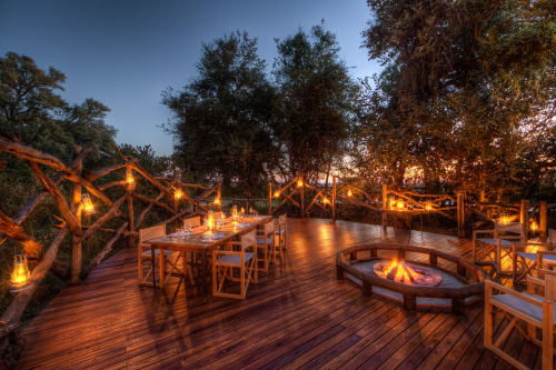 camp moremi in de avond.png