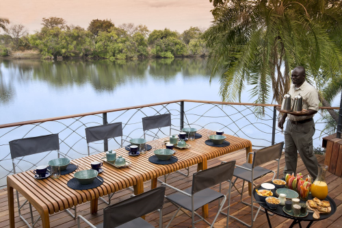 thorntree river lodge ontbijt buiten.png