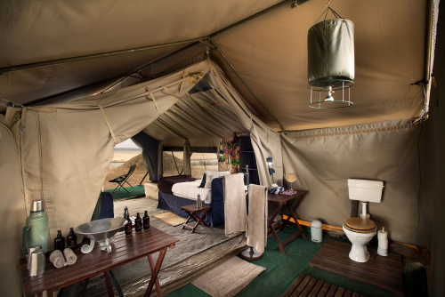 zambezi expeditions badkamer met bucket shower.png