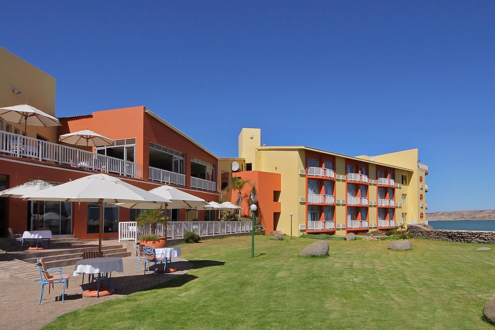luderitz nest hotel tuin.png