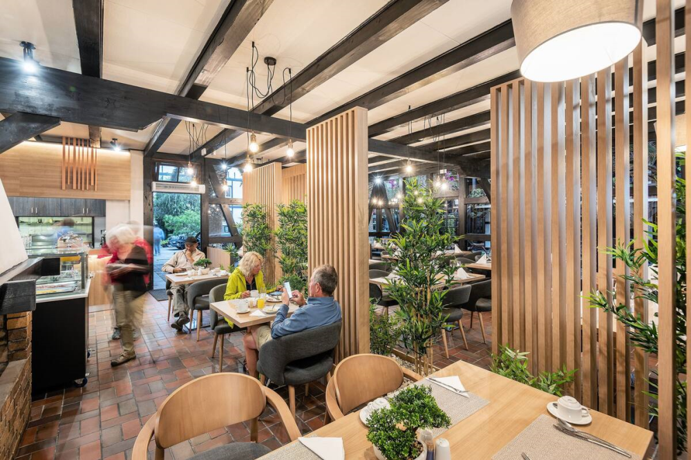 europa hof hotel restaurant.png