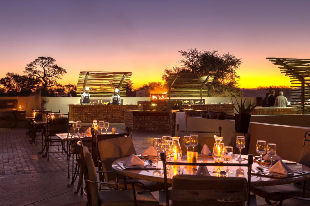 sossusvlei lodge avond eten.png