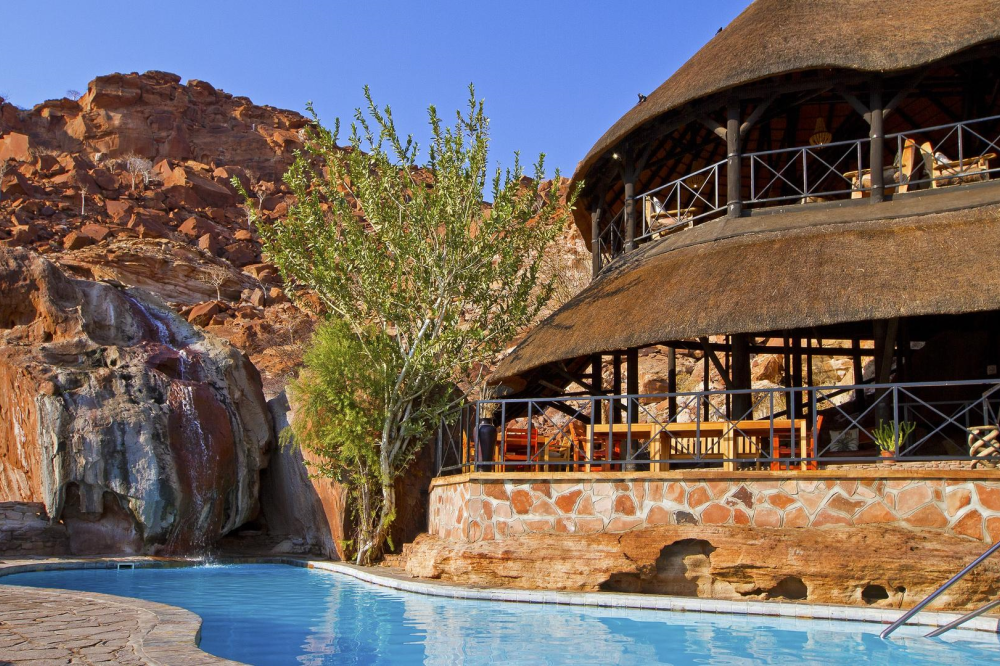 twyfelfontein country hoofdgebouw.png