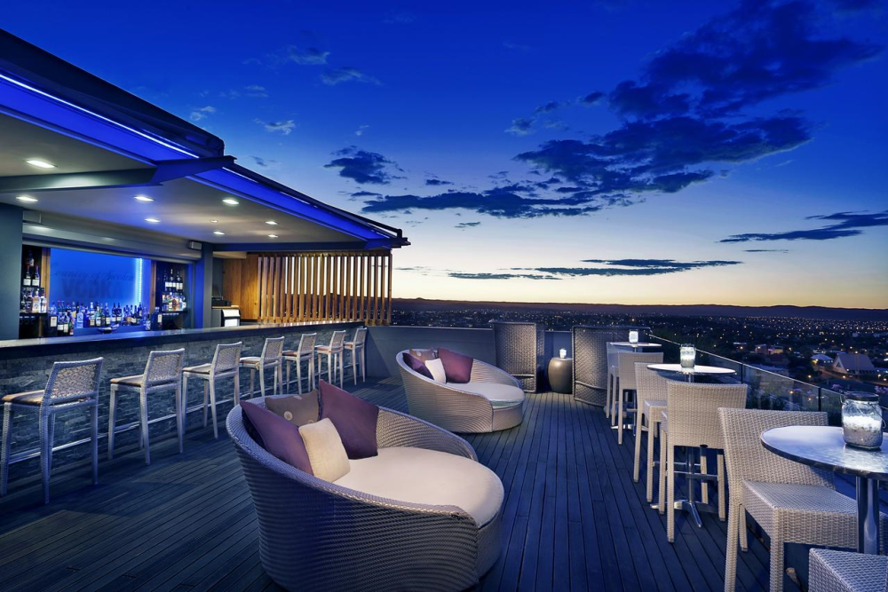 hilton windhoek buitenbar.png