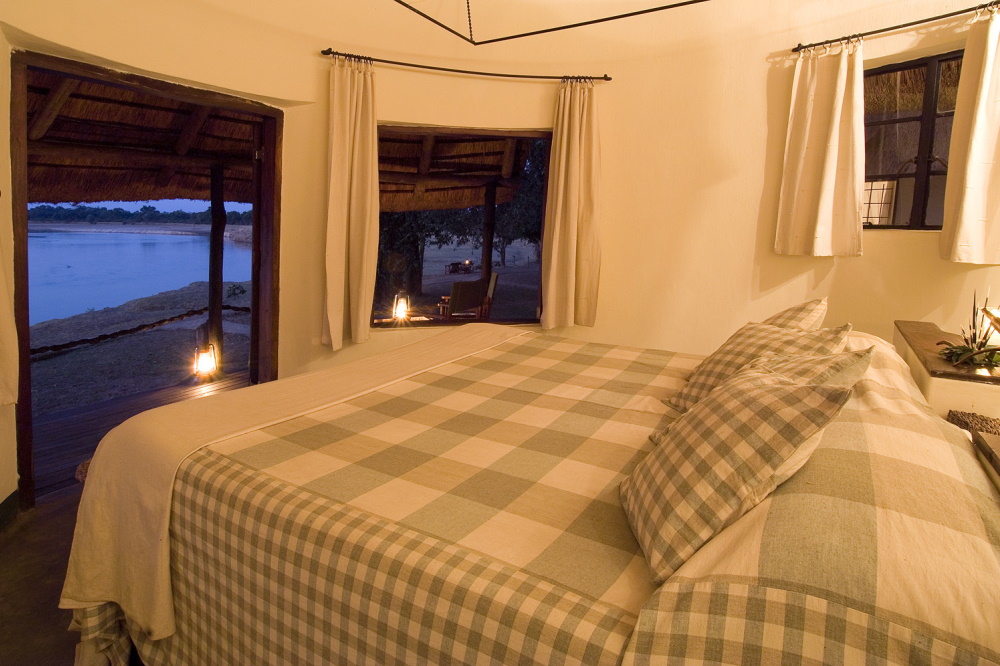 nsefu camp kamer binnen.jpg