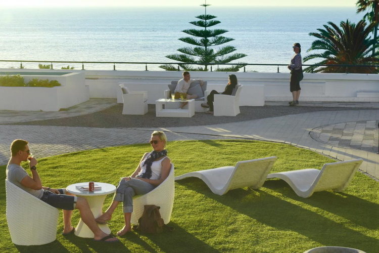 mojo hotel tuin.jpg