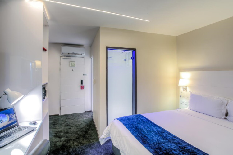 signature lux hotel sandton kamer.jpg