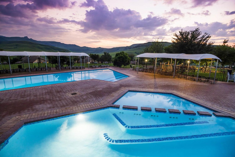 aha alpine heath resort zwembad.jpg