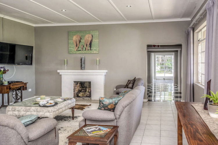 the kraal addo woonkamer.jpg