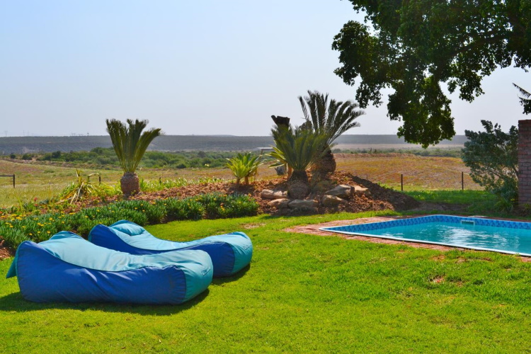 the kraal addo tuin met zwembad.jpg