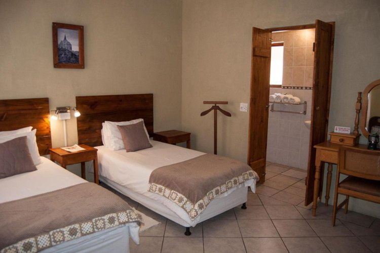 obelix guesthouse kamer met 2 bedden.jpg