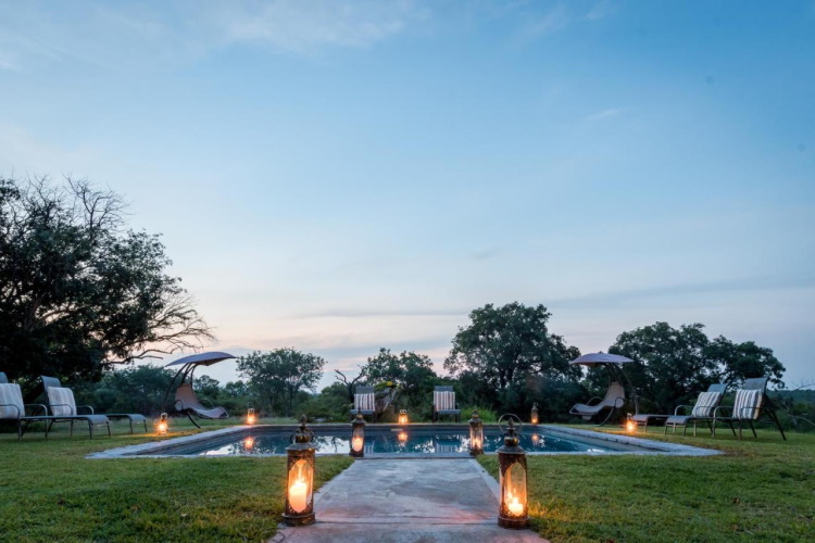 makuwa safari lodge zwembad.jpg