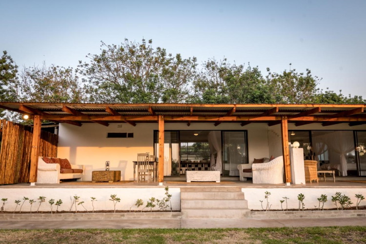 makuwa safari lodge aangezicht kamers.jpg