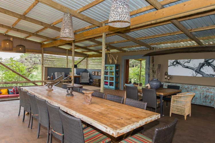zululand lodge eetruimte.jpg