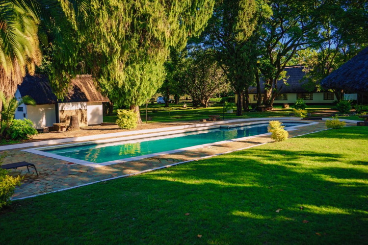 great zimbabwe hotel tuin.jpg