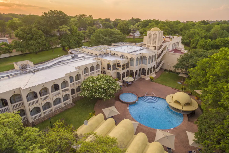victoria falls rainbow hotel van boven.jpg