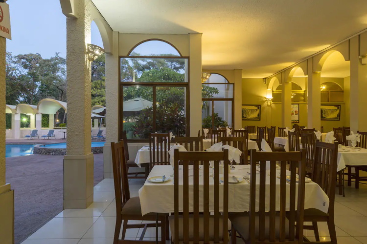 victoria falls rainbow hotel restaurant.jpg
