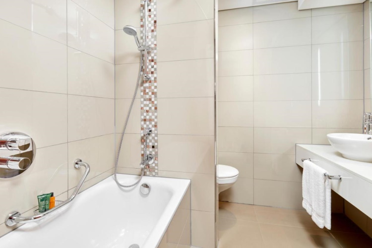 hilton garden inn society business park badkamer.jpg