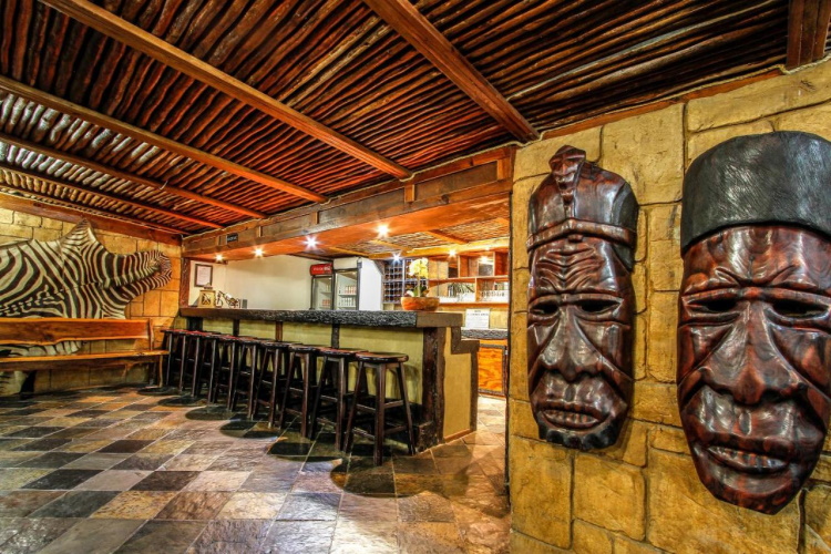 ezulwini game lodge bar.jpg