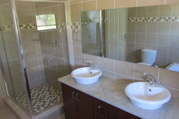 karoo sun boutique guest house badkamer.jpg