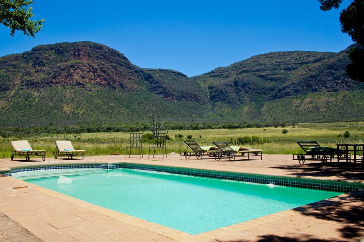 hanglip mountain lodge zwembad.jpg