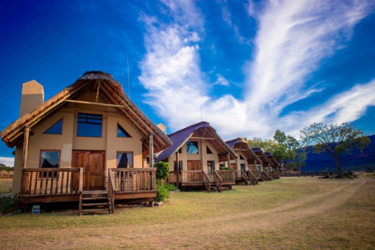 hanglip mountain lodge kamer buiten 001.jpg