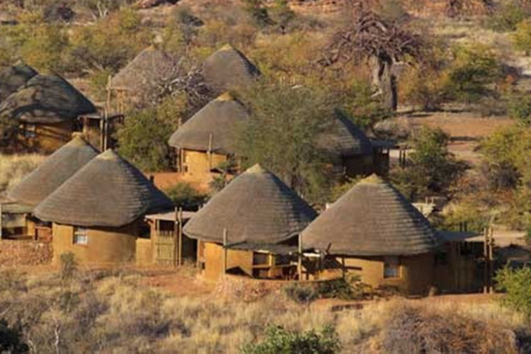 leokwe camp huisjes.jpg