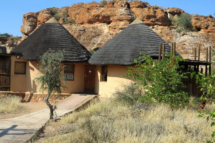 leokwe camp huisje.jpg
