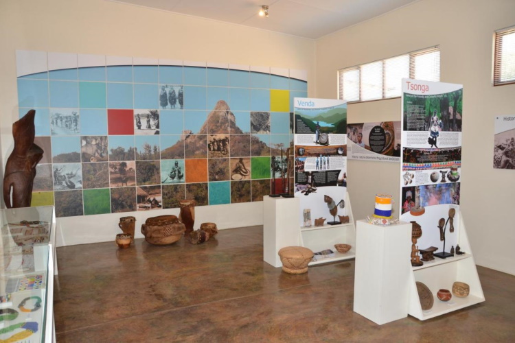 madi a thavha mountain lodge kunst.jpg