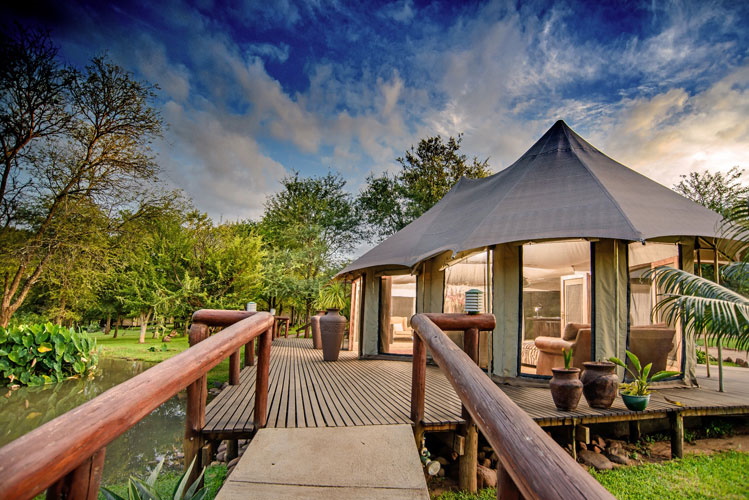 karongwe chisomo tent buiten.jpg