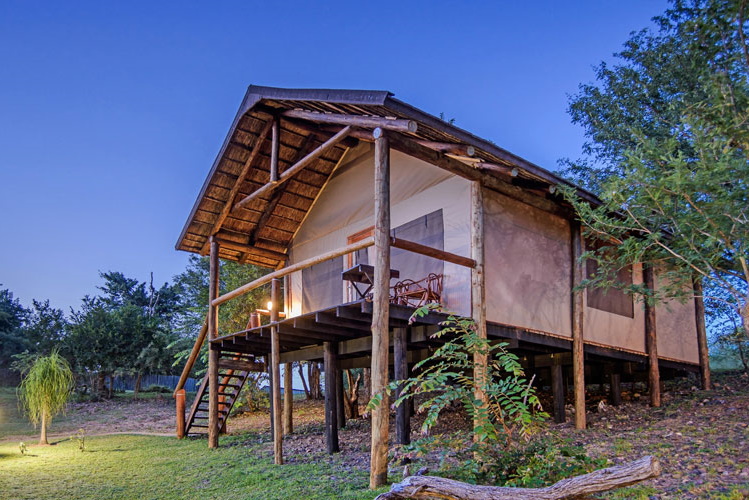 karongwe chisomo tent op palen.jpg