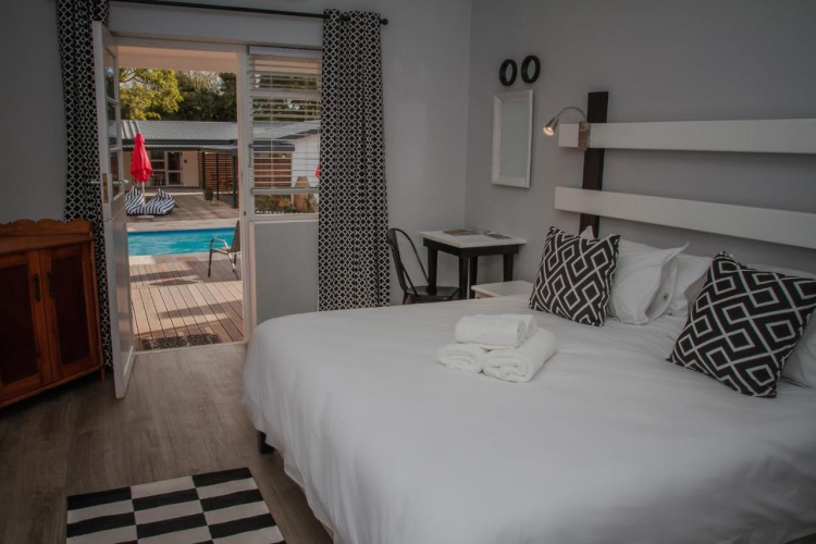 aan de eike guest house kamer.jpg