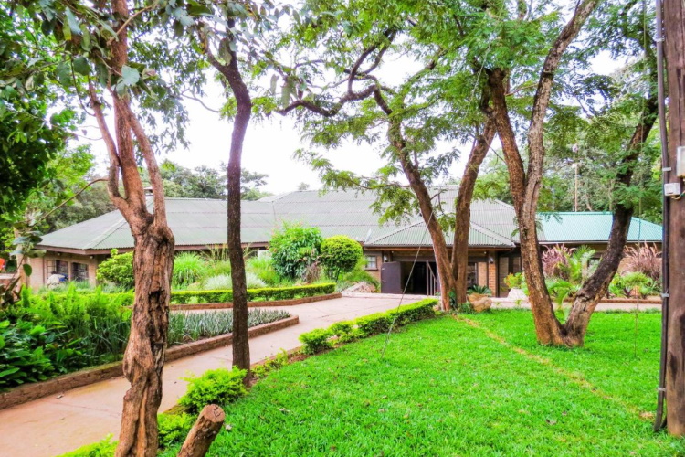 woodlands lilongwe hotel hoofdbebouw.jpg