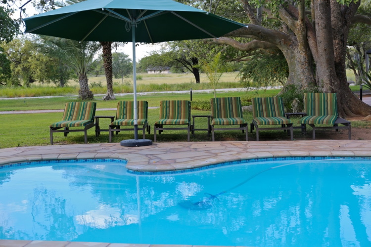 la rochelle lodge zwembad.jpg