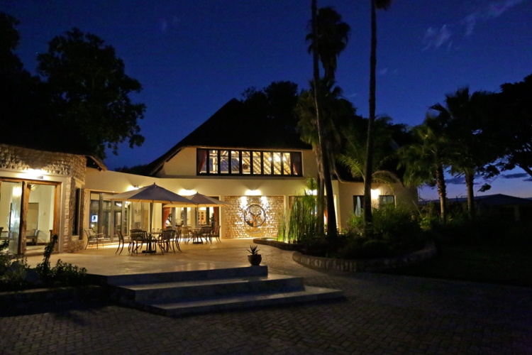 la rochelle lodge buitenkant.jpg